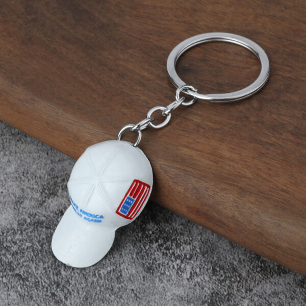 ZY1045A Red hat men's hip-hop keychain